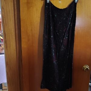 Chic Black Floral Maxi Skirt